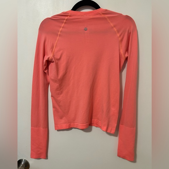 Lululemon Swiftly tech long sleeve 2.0 *race length - Picture 2 of 2